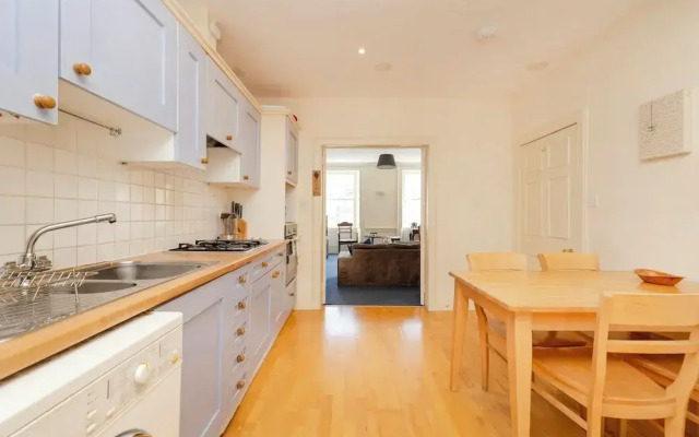 JOIVY Thistle Street - Heart of the City 2-bedroom Apt