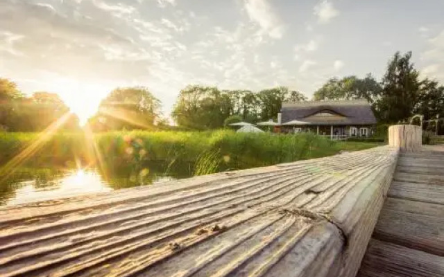 Komfort-Hausboote am Naturhafen Krummin