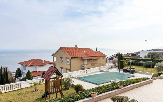 Attractive Villa Antonio Apartment in Opatija near Črnikovica Beach