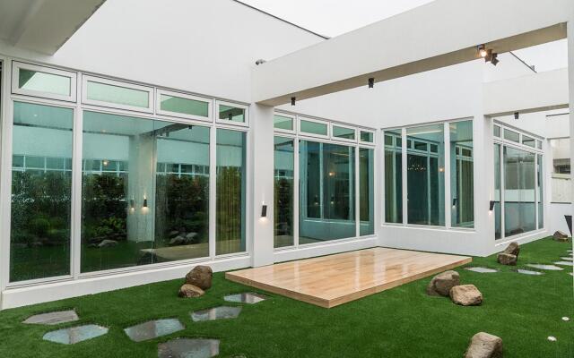 High Cloud International Business Hotel