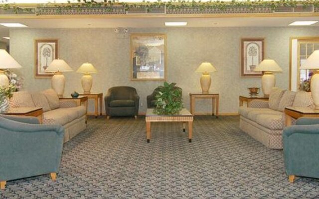 Econo Lodge Inn & Suites
