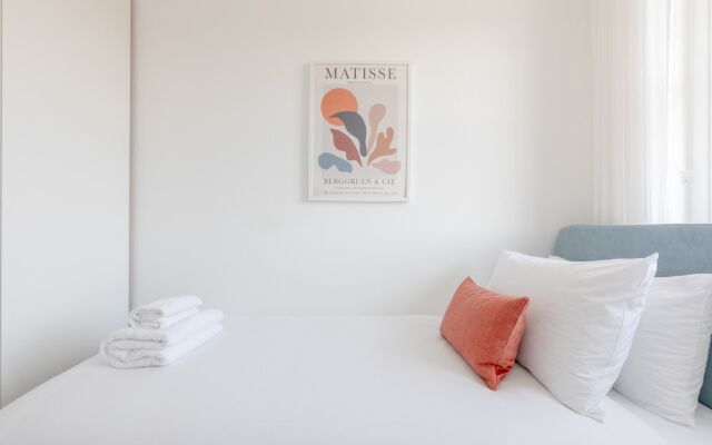 Sleek Scandi-inspired 2BD Flat, Fulham