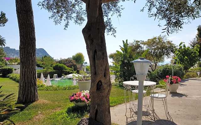 Paradiso Garden Resort Suite & Charme with warm Thermalpools and Beach