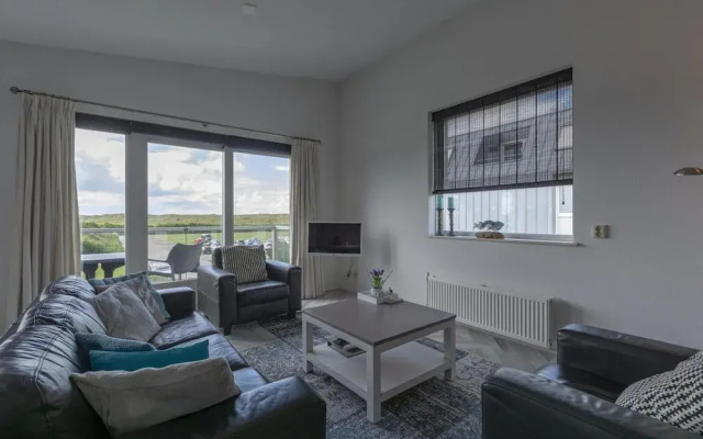 Beachside Apartment With Balcony