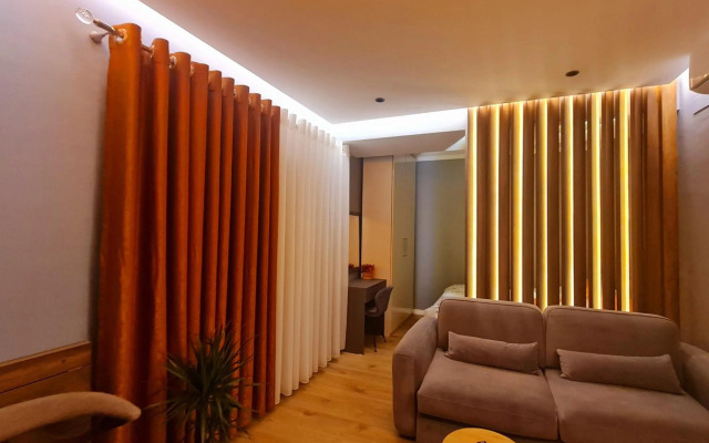 Sunny Apartment - Blloku Tirana, near Lake