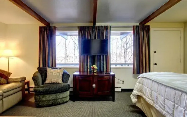 Parkwood Inn & Suites