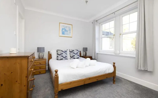 Modern Flat with Free Parking