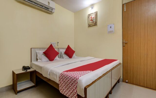 OYO 24888 Hotel Sham Palace