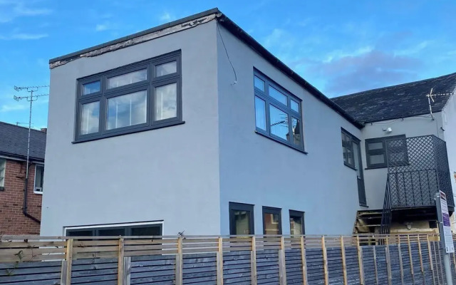 Town Centre Modern 1 Bed Self-contained Apartment