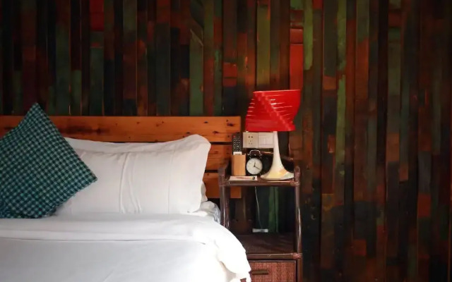 Zuoyouke Theme Hotel