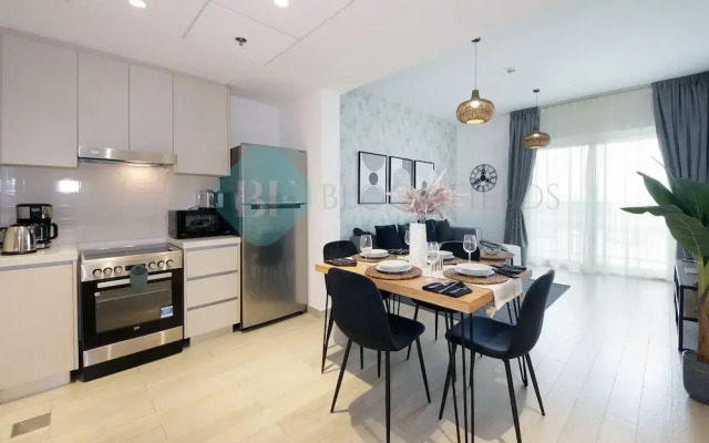 Stunning canal view apartment Yas island