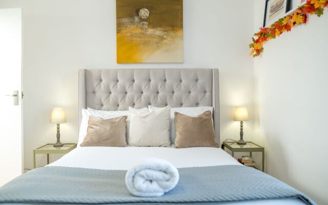 Madika Homes Stunning 2-bed Apartment in Edgware