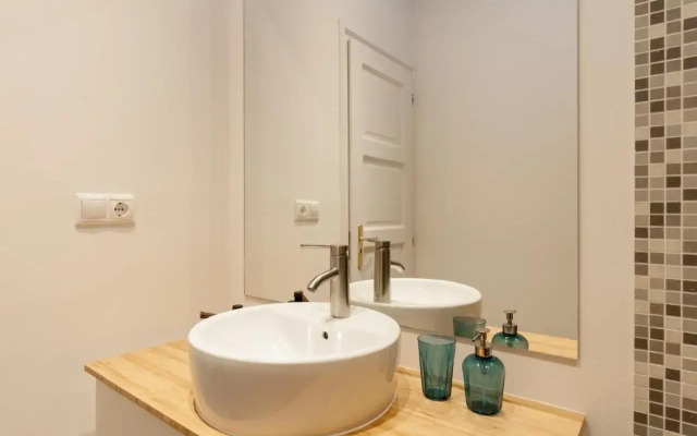 Annie's 3 bed and 3 bathroom apartment