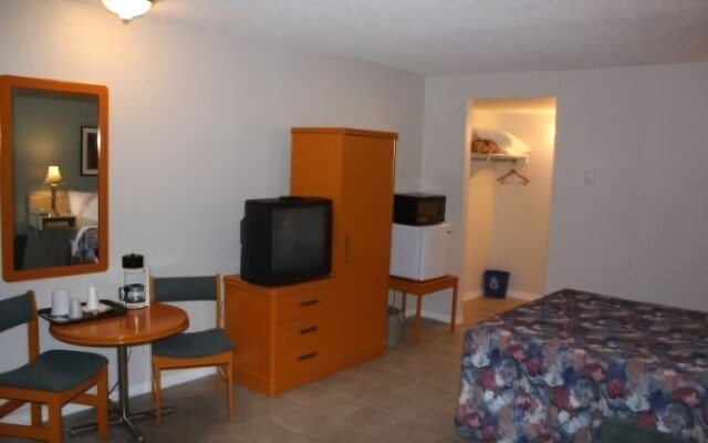 Northwoods Inn & Suites