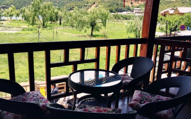 Luguhu Lakeside Apu Guest House