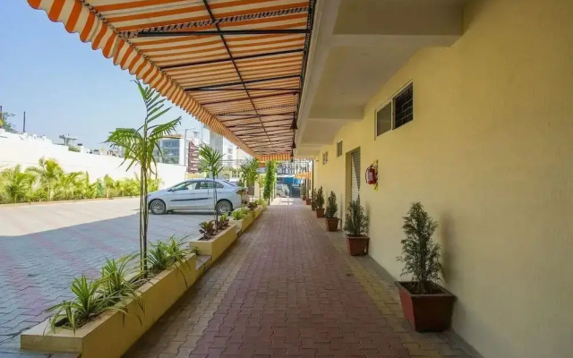 Chairmen's Hotel By OYO Rooms