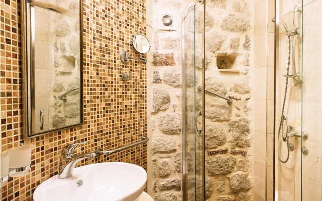 Galathea Hotel
