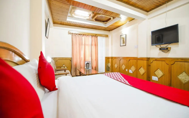 Oyo 18809 Mahamaya Palace