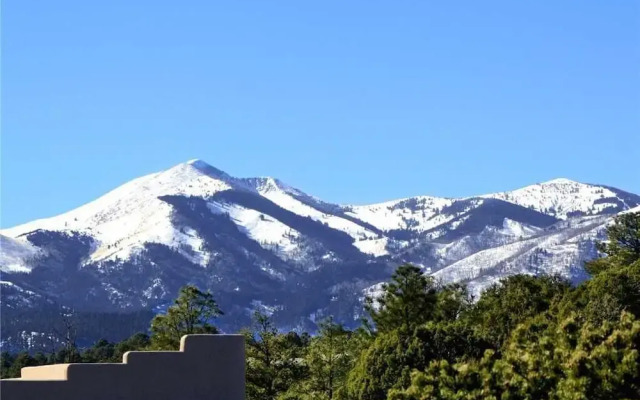 Sky Hawk Lodge - Four Bedroom Cabin