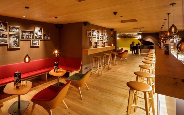 Hirschen Guesthouse - Village Hotel
