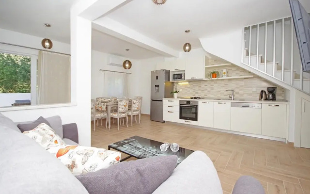 Amazing Home in Drvenik With Wifi and 3 Bedrooms