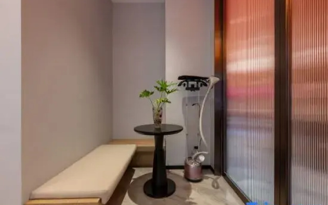 Super8 Hyatt  Hotel (Daxinghuangcun Railway Staion Subway Station Store)