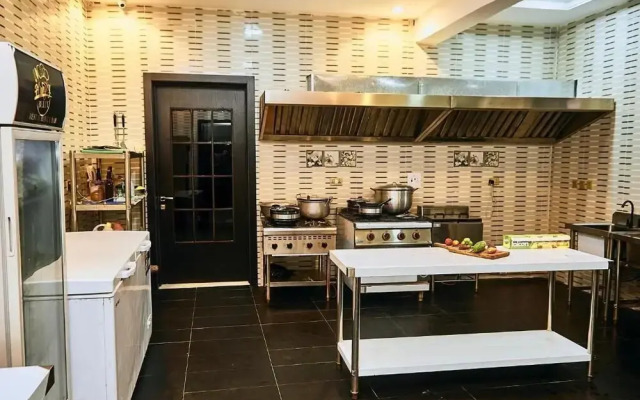 247 Luxury Hotel & Apartment Ajah