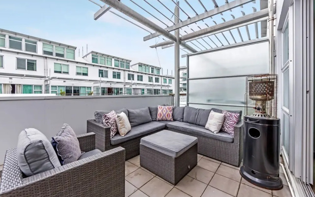 Premium 1BR Apartment at Princes Wharf
