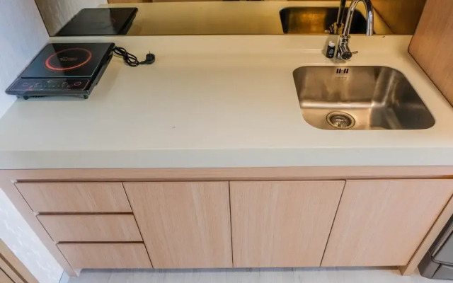 Elegant Studio Apartment at Tree Park City