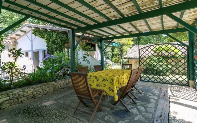 Holiday Home in Laluque with Terrace, Garden And Barbecue