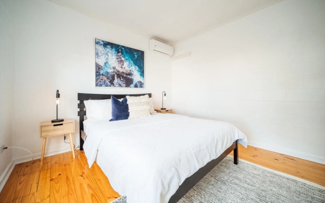 Urban Beach Shack-Metres from the Beach & Cafes