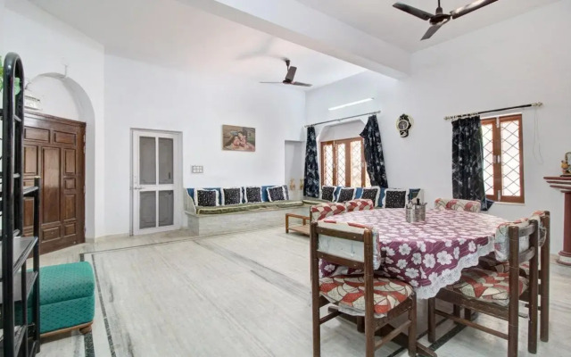 Thakore House By OYO Rooms
