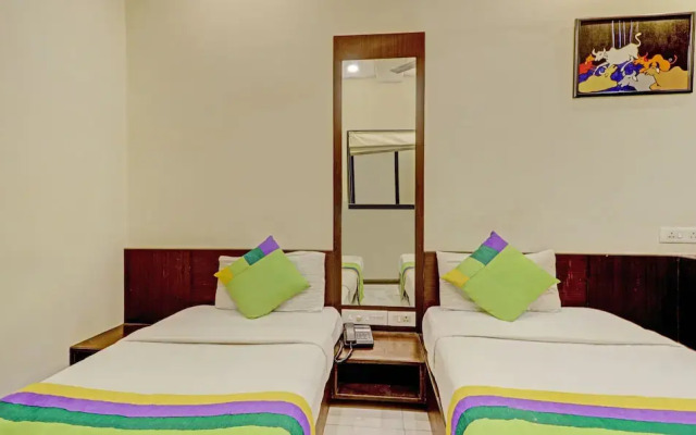 Loharkar Family Hotel L A Rooms