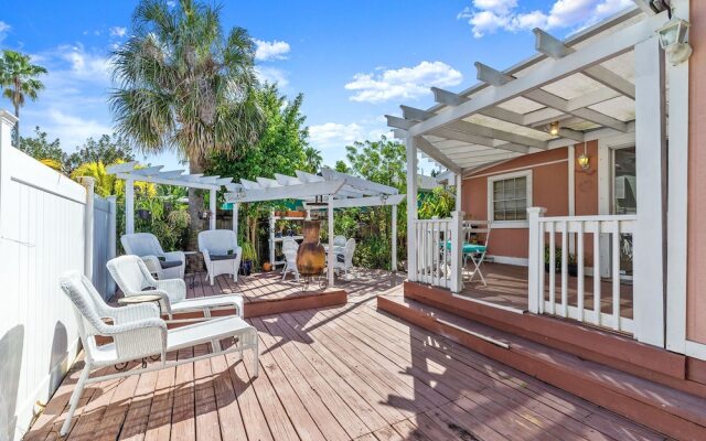 Beachy Bungalow by Vtrips