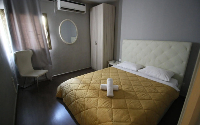 Rich Luxury Suites