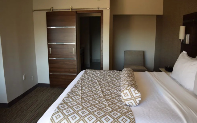 Crowne Plaza Novi