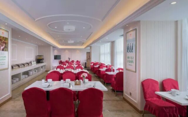 Vienna Hotel (Huizhou Boluo High Speed Rail Central Bus Station Hotel)