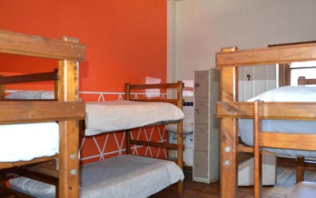 Carnival Court Backpackers - Hostel