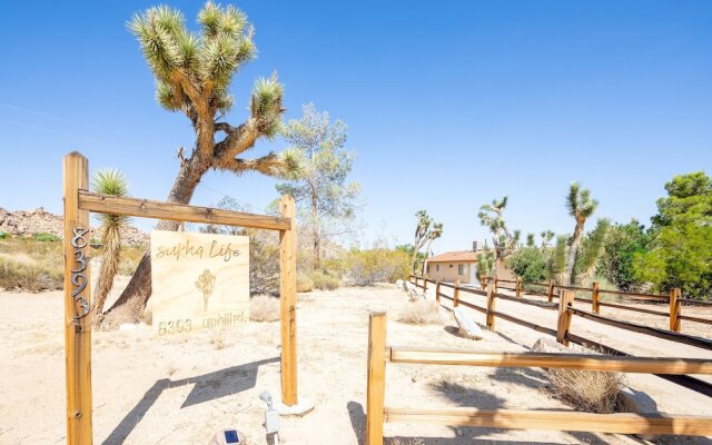 Sukha Life Retreat - Beautiful Views, Close To Jtnp W/hot Tub! 2 Bedroom Home by RedAwning
