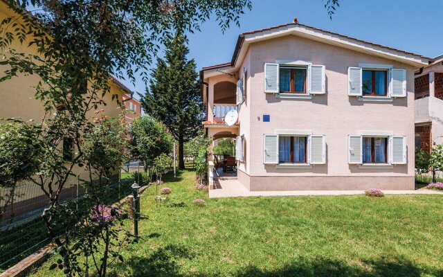 Amazing Home in Privlaka With 4 Bedrooms and Wifi