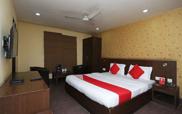 Oyo 15096 Hotel Daya Continental