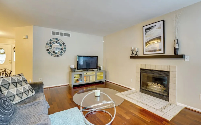 Pets Welcome: Convenient Family Home in Westland!