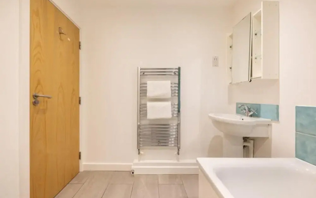 The Clapham - Captivating 2bdr With Garden Parking
