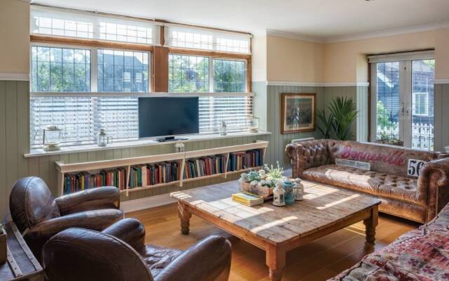 Garden House / 5-bed Home on Osea Island, Essex