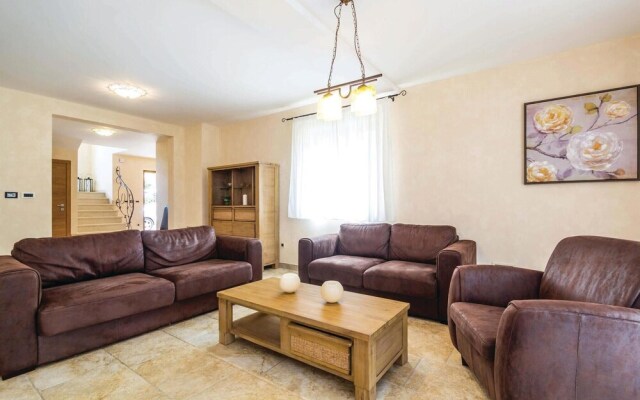 Beautiful Home in Turcic With Wifi and 4 Bedrooms