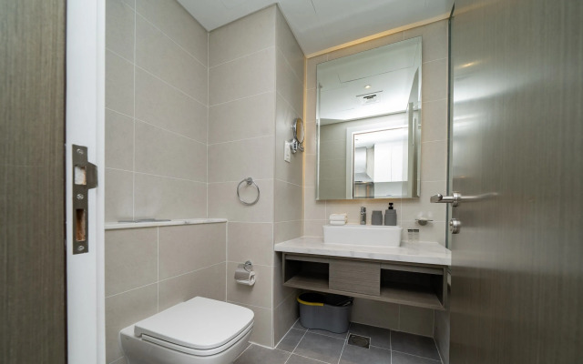 Sleek Studio in Privé with Stunning Canal View