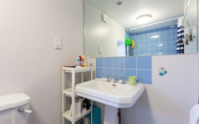4 Bedroom Family House Near Shepherd's Bush