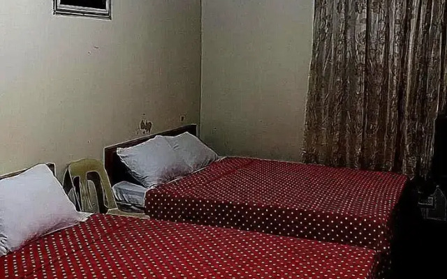 OYO 734 Baden Powell Hotel