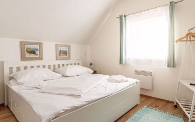 Lakeside Village 12516