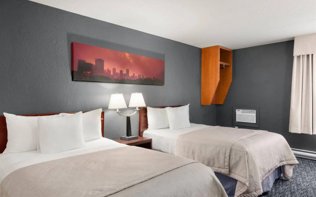 Travelodge by Wyndham Edmonton West